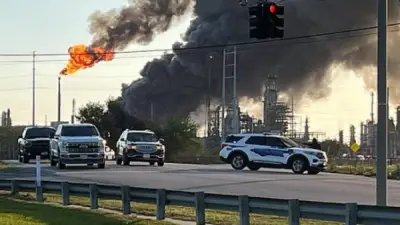 حريق هائل يلتهم مصفاة نفط في تكساس وإجراءات طارئة لحماية السكان