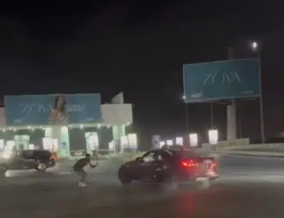 ضبط قائد سيارة لقيامه بحركات استعراضية خطيرة بالجيزة