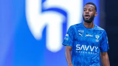 الهلال يعلن مدة غياب حسان تمبكتي بعد إصابة عضلية في المنتخب السعودي