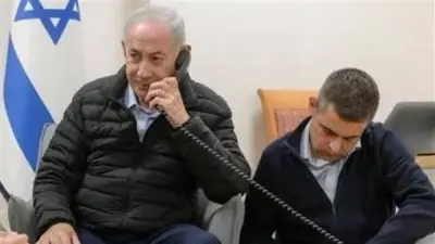 فضيحة تسريبات صوتية تطيح بمتحدث نتنياهو بعد هجوم عنصري على نواب وعائلة رئيس الوزراء