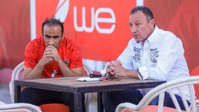 الأهلي يفرض انضباطًا جديدًا.. عبد الحفيظ ومنصور يتوليان الإشراف على الكرة رسميًا