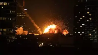 وسائل إعلام عبريّة: سقوط شظايا صاروخ عنقودي على مناطق في وسط إسرائيل