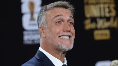 باتيستوتا يصف وفاة مارادونا بالميتة البائسة ويؤكد تفوقه على ميسي في المقارنة