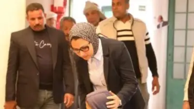 محافظ الوادي الجديد تحيل موظفي وحدة بورسعيد الصحية للتحقيق بعد جولة مفاجئة