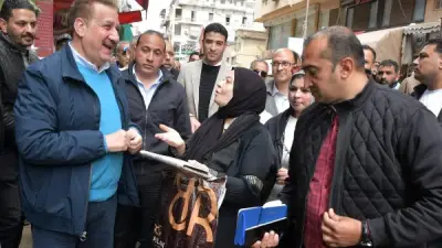 محافظ بورسعيد يؤكد على استمرار حملات إزالة الإشغالات وتعزيز النظافة في البازار القديم