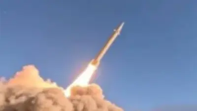 الحوثي يهدد بالتدخل العسكري بعد إطلاق صاروخ من اليمن نحو إسرائيل