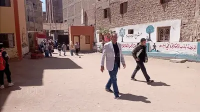 وكيل تعليم بني سويف يزور مدارس الواسطى ويعلن حل مشكلة الفترتين في اجتماع موسع