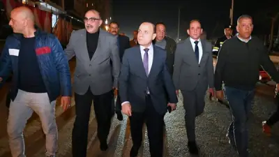 محافظ الغربية يتفقد شوارع طنطا ليلاً لضمان التزام المحال بقرار الإغلاق