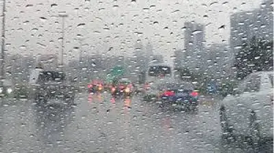 محمد صابر يكشف عن حالة المرور ويقدم إرشادات مهمة للقيادة الآمنة أثناء الأمطار