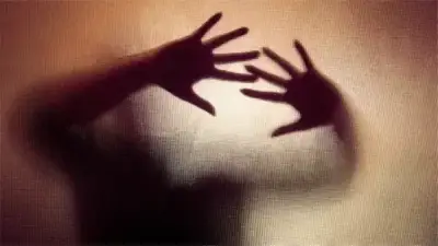 شاب يطعن زوجته بسكين في المنيا ويحاول قص شعرها قبل أن يفر هاربًا