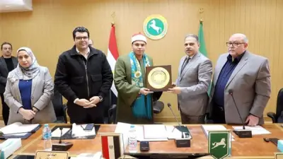محافظ الشرقية يكرم القارئ محمد كامل بعد فوزه بالمركز الأول في مسابقة دولة التلاوة