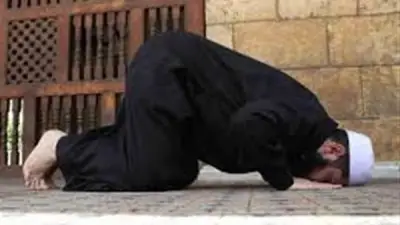 من فاتته صلاة في السفر.. كيف يقضيها بعد العودة؟ آراء الفقهاء تختلف