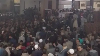 مئات المشيعين يودعون أسرة كاملة ضحايا حادث غرق مأساوي في الدقهلية