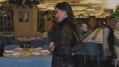 يارا السكري تخطف الأنظار بإطلالة محتشمة وتكشف تفاصيل علاقتها مع أحمد العوضي