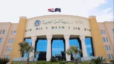 إعلامية تتهم جامعة شهيرة بالاعتداء على نجلها الطالب ومنعه من دخول الامتحان