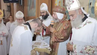 الأنبا إنيانوس يرسم قمصًا جديدًا بكنيسة مار مرقس في بني مزار في احتفال روحي