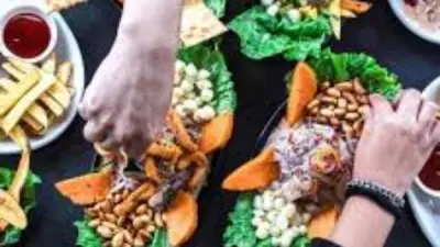 «مش هترمي الأكل تاني».. أفكار مبتكرة لتحويل بواقي الطعام إلى وجبات شهية وتوفير المال