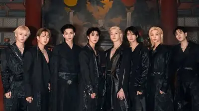 فرقة Stray Kids تطلق أغنية "STAY" احتفالاً بذكراها الثامنة وسط تحديات صحية