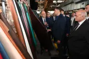 وزير الصناعة يزور مدينة الجلود بالروبيكي ويطرح وحدات إنتاجية جديدة