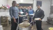 مطبخ بيت العيلة بطور سيناء يواصل توزيع مئات وجبات الإفطار للصائمين في رمضان