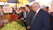 محافظ سوهاج يتفقد الأسواق للتأكد من استقرار الأسعار وجودة السلع