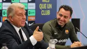 لابورتا يهاجم تشافي: أصبحت أداة مستخدمة.. وبرشلونة كان يخسر بسببك