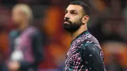 ليفربول يدرس استبعاد محمد صلاح من أساسي توتنهام بسبب أدائه غير المقنع