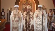 الأنبا أرساني يمنح كاهنًا في هولندا درجة القمصية في قداس مهيب