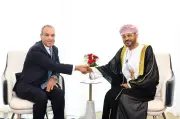 وزير الخارجية المصري يلتقي نظيره العماني في مسقط لتعزيز التعاون الثنائي