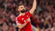 محمد صلاح يحتفل بهدفه الخمسين في أوروبا خلال فوز ليفربول على جلطة سراي