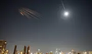 إعلام إسرائيلي: إيران أطلقت صواريخ انشطارية خلال الساعات الأخيرة