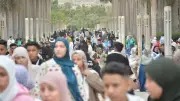 حديقة الأزهر تكتظ بالزوار في ثاني أيام العيد.. ووسط القاهرة يتحول لساحة احتفالات