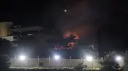 الكويت تتعامل مع حريق في خزان وقود بمطارها بعد استهدافه بطائرات مسيرة