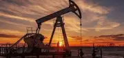 تقلبات حادة تشهدها أسعار النفط العالمية اليوم مع ارتفاع خام برنت
