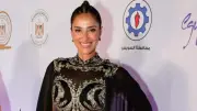 حنان مطاوع تستعيد ذكريات والدها كرم مطاوع مع الزعيم عادل إمام عبر صورة من مسلسل الكينج