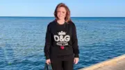 إلهام شاهين تخطف الأنظار برشاقتها في جولة سياحية بسوما باي