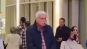 ظهور أحمد نظيف وحيدًا في مول بالقاهرة يثير جدلاً واسعًا على مواقع التواصل
