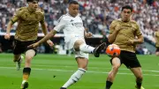 هدية ثمينة لكبار أوروبا.. هل يخطف ريال مدريد شريك كوبارسي من ريال سوسييداد؟