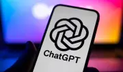 ChatGPT يعود بقوة إلى متجر التطبيقات بعد عمليات الحذف الأخيرة