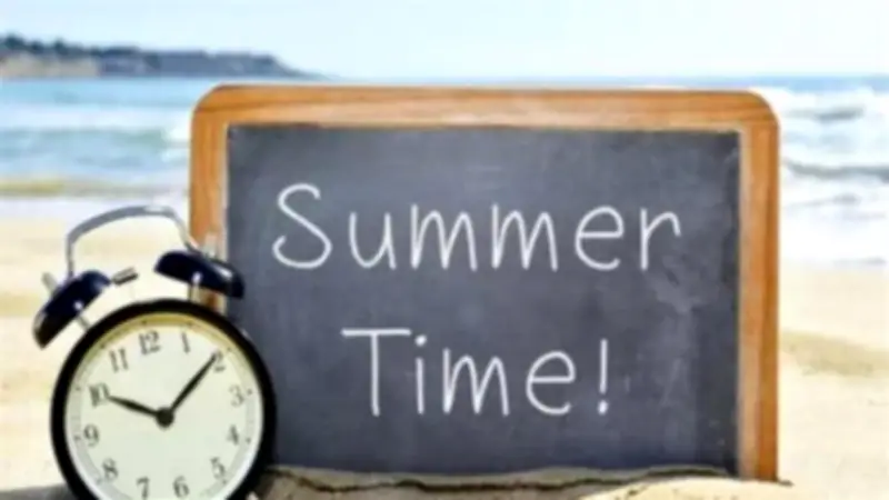 الساعة الآن 1 بعد منتصف الليل.. ماذا يحدث لجسمك وساعتك البيولوجية؟