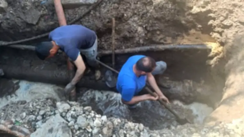 انتهاء إصلاح كسر مفاجئ بخط مياه 10 بوصة في كفر الشيخ