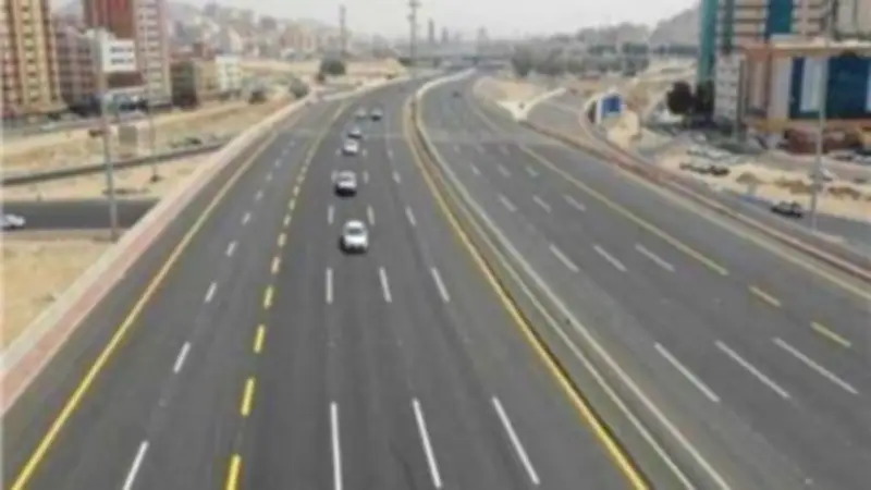 غلق كلي لطريق مصر/أسوان الزراعي الغربي لمدة 10 أيام لصالح القطار الكهربائي