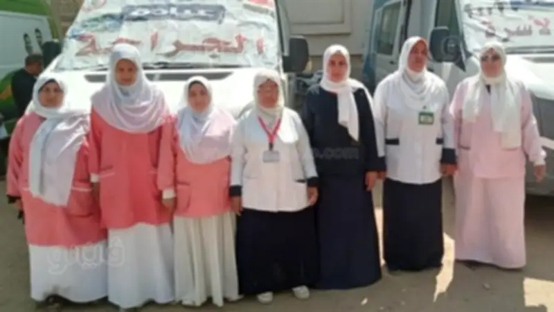 قافلة طبية مجانية تفحص 1034 مريضًا بقرية العواونة في بني سويف