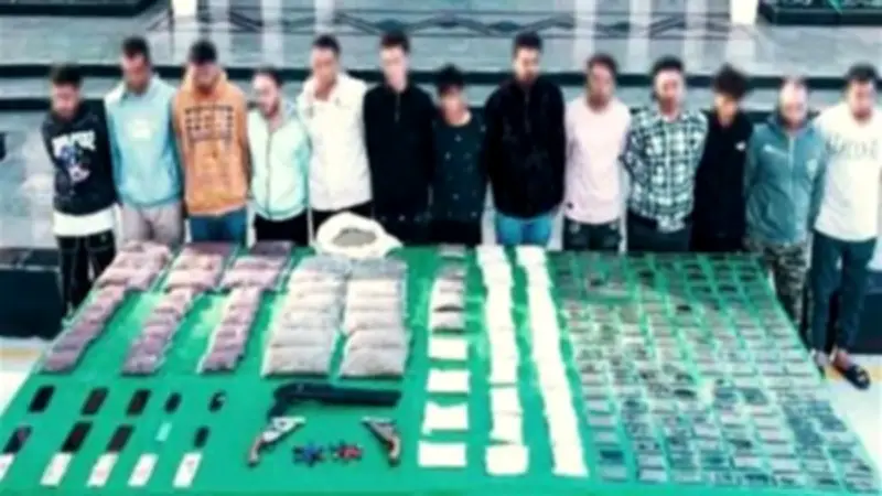 مصرع عنصرين خطرين وضبط طن مخدرات و107 أسلحة نارية في حملات أمنية موسعة