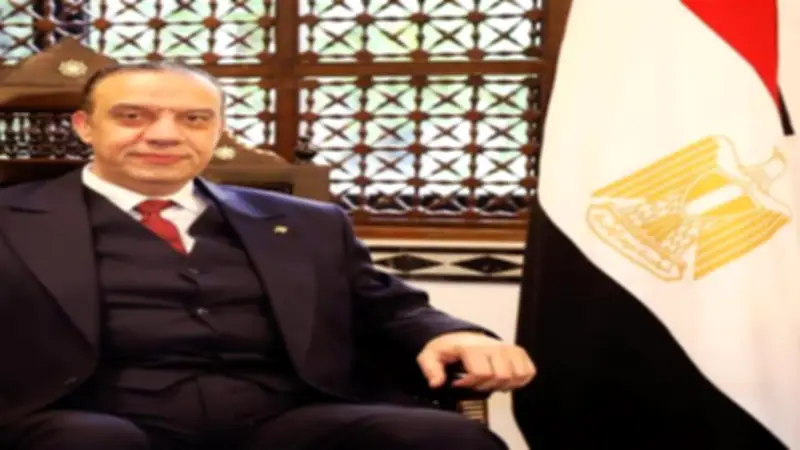 تسليم 117 بالته بلاستيكية لتخزين الأدوية بأسيوط ضمن تطوير المخازن الصحية