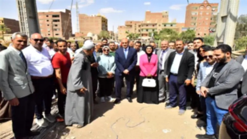 محافظ أسيوط يطالب بالإسراع في إنهاء كوبري الحواتكة لخدمة 120 ألف مواطن