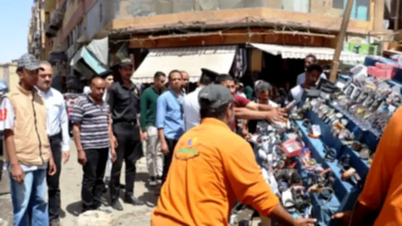 رفع 122 حالة إشغال في حملة لإعادة الانضباط بأسواق وشوارع أسوان