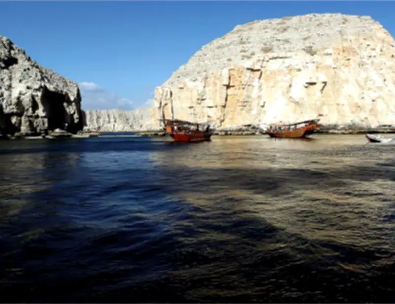 13 سفينة تعبر مضيق هرمز في أعلى مستوى منذ بدء الحرب.. و10 سفن غادرت الخليج