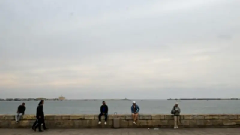 الأرصاد تحذر من تخفيف الملابس رغم ارتفاع الحرارة وتكاثر السحب في 14 محافظة