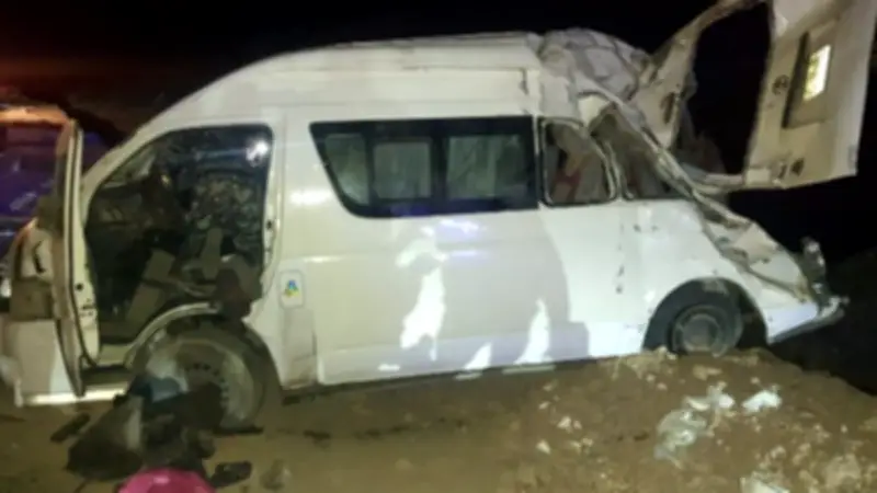 مصرع شخص وإصابة 14 في حادث انقلاب ميكروباص على طريق قنا - سفاجا